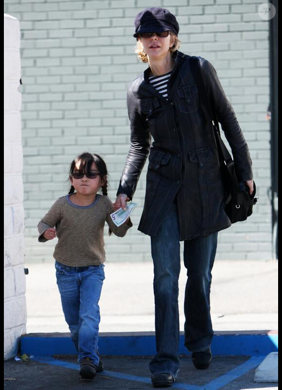 Meg Ryan et sa fille Daisy True dans les rues de Brentwood le 14 mars 2010