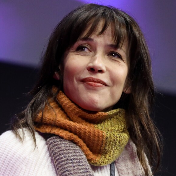 Ou celle, avant cela, avec Sophie Marceau.
Sophie Marceau lors de la présentation du film "Mme Mills, une voisine si parfaite" au 21ème festival international du film de comédie de l'Alpe d'Huez le 19 janvier 2018. S.Marceau est la réalisatrice du film et interprète le rôle de Helène. © Dominique Jacovides / Bestimage