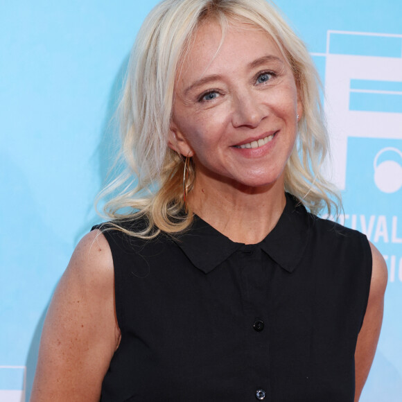 C'est un peu "la maison de famille qu'elle n'a pas eue".
Sylvie Testud lors du photocall de la soirée de clôture de la 25ème édition du Festival de la fiction de la Rochelle, France, le 16 septembre 2023. © Denis Guignebourg/Bestimage 