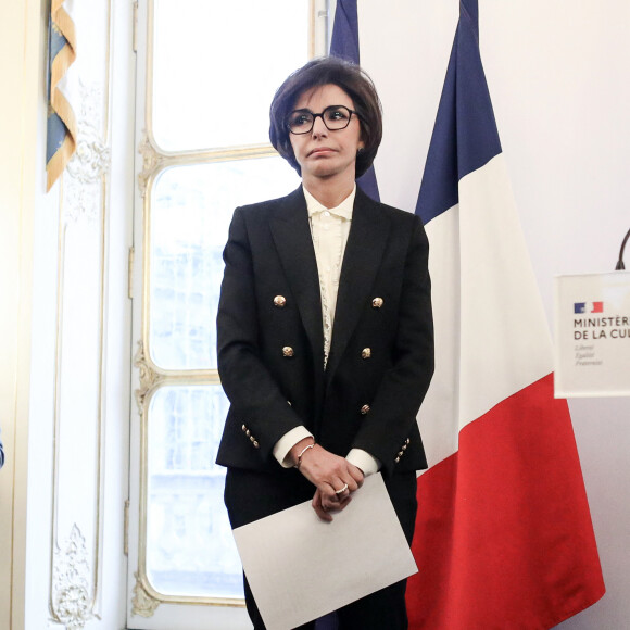 Etant alors remplacée par Rachida Dati.
Rachida Dati - Passation de pouvoir au ministère de la Culture : Rachida Dati remplace Rima Abdul Malak le 12 janvier 2024 et devient ainsi ministre de la Culture du gouvernement Attal le 12 janvier 2024. © Stéphane Lemouton / Bestimage 