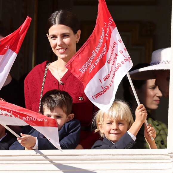 Charlotte Casiraghi et son fils Balthazar Rassam, Stefano et Francesco Casiraghi - La famille princière de Monaco au balcon du palais, à l'occasion de la Fête Nationale de Monaco. Le 19 novembre 2023 © Dominique Jacovides-Bruno Bebert / Bestimage 