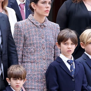 Balthazar Rassam, Charlotte Casiraghi, Raphaël Elmaleh - La famille princière de Monaco dans la cour du palais lors de la Fête Nationale de la principauté de Monaco le 19 novembre 2022. © Dominique Jacovides / Bruno Bebert / Bestimage 