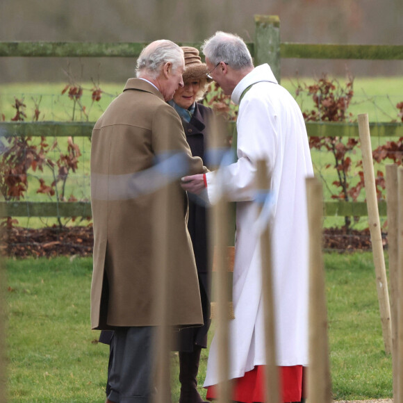 Le roi Charles III d'Angleterre et Camilla Parker Bowles, reine consort d'Angleterre, lors de la messe dominicale en l'église St-Mary Magdalene à Sandringham, le 4 février 2024. 