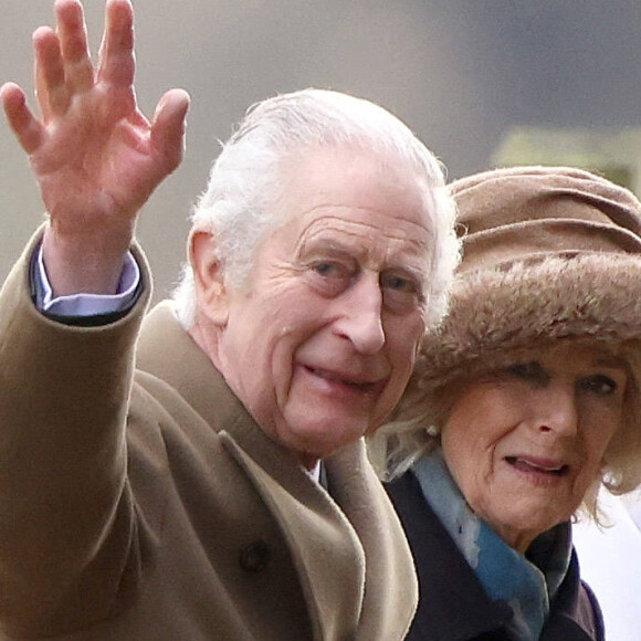 Le roi va bien, vive le roi ! Charles III vient de faire sa première apparition depuis son hospitalisation.

Le roi Charles III d'Angleterre et Camilla Parker Bowles, reine consort d'Angleterre, lors de la messe dominicale en l'église St-Mary Magdalene à Sandringham