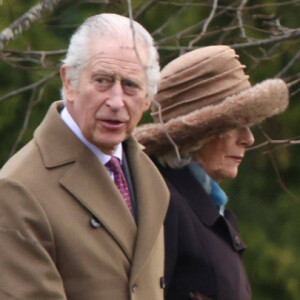 Il a été aperçu alors qu'il allait à l'église St Mary Magdalene, avec son épouse et le révérend Canon Dr Paul Williams.
Le roi Charles III d'Angleterre et Camilla Parker Bowles, reine consort d'Angleterre, lors de la messe dominicale en l'église St-Mary Magdalene à Sandringham, le 4 février 2024.