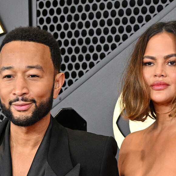 La chanteuse a été applaudie par une foule de célébrités lors de la 66e cérémonie des Grammy Awards, organisée le 5 février 2024 à Los Angeles.
John Legend, Chrissy Teigen - 66e édition des Grammy Awards à la Crypto.com Arena à Los Angeles le 4 février 2024.