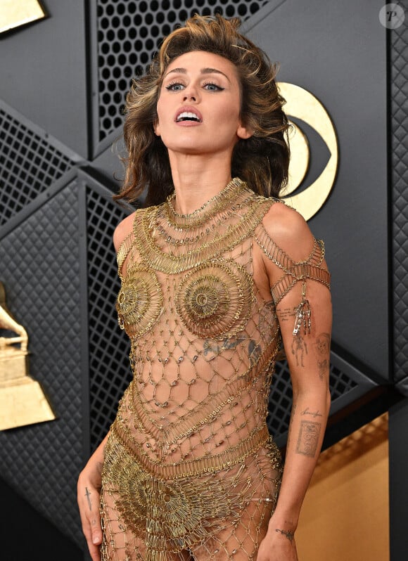 Elle est repartie avec deux Grammy Awards en poche. Enfin !
Miley Cyrus - 66e édition des Grammy Awards à la Crypto.com Arena à Los Angeles.