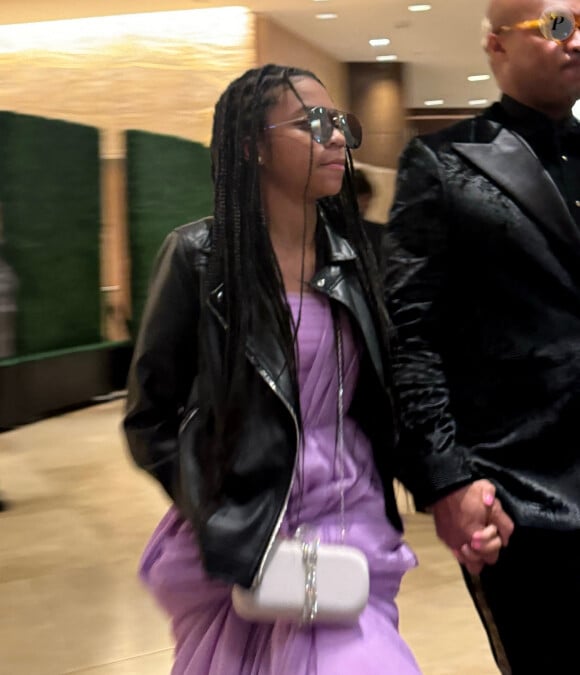 Du haut de ses 12 ans, Blue Ivy Carter a accompagné ses deux parents à la 66e cérémonie des Grammy Awards, le 5 février 2024.
Blue Ivy Carter arrive au gala pré-Grammy au Beverly Hilton de Los Angeles.