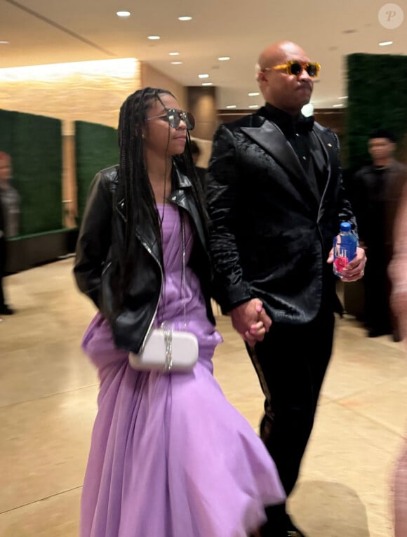 ... et on peut dire qu'elle lui a volé la vedette !
Blue Ivy Carter arrive au gala pré-Grammy au Beverly Hilton de Los Angeles.