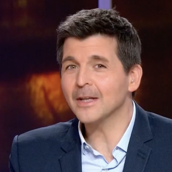 Thomas Sotto se dévoile moustachu en direct dans "Télématin". France 2