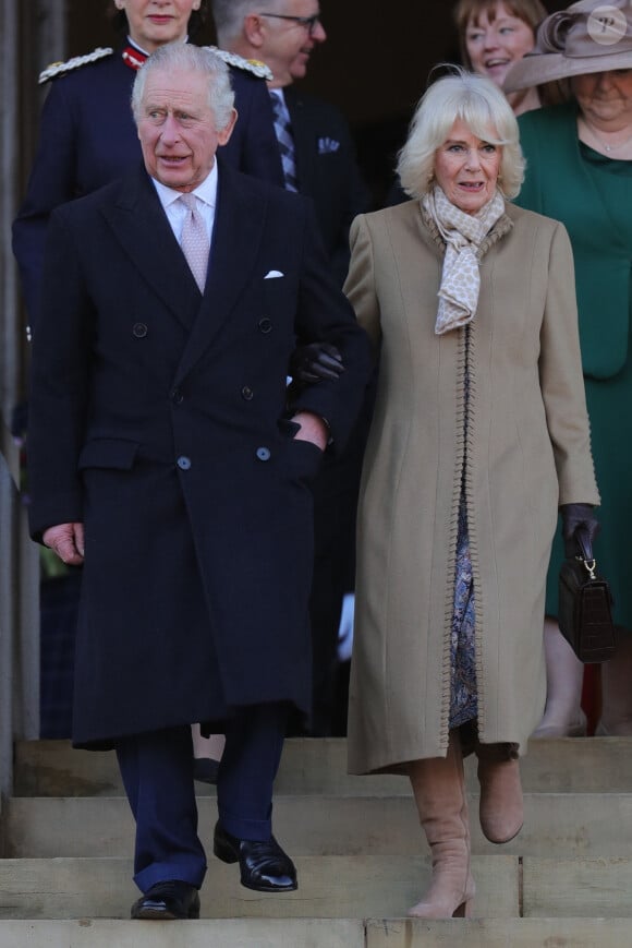 Le mot a été prononcé en début de semaine : Charles III est atteint d'une forme de cancer
Le roi Charles III d'Angleterre et Camilla Parker Bowles, reine consort d'Angleterre, visitent l'hôtel de ville de Bolton à Bolton Greater Manchester, Royaume Uni