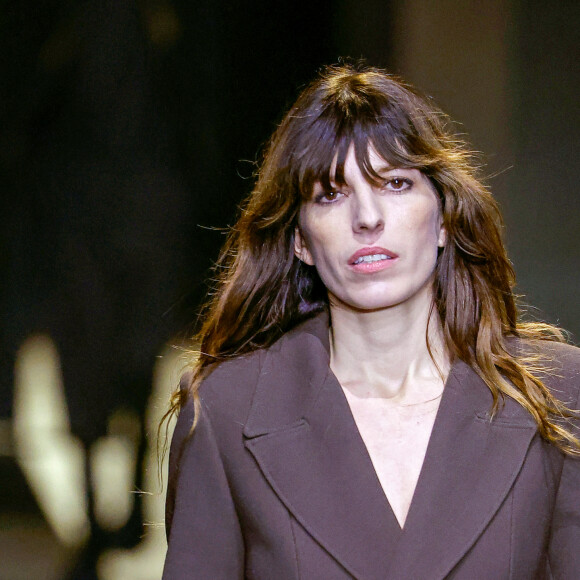 Lou Doillon au défilé Ami - Alexandre Mattiussi Collection Homme Prêt-à-Porter Automne/Hiver 2024 lors de la Fashion Week de Paris (PFW), à Paris, France, le 19 janvier 2024. 