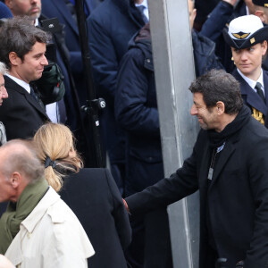 Des artistes étaient également présents, comme Patrick Bruel.
Patrick Bruel, Gabriel Attal, Premier ministre, Yael braun Pivet, présidente de l Assemblee nationale e Gerard Larcher, président du senat - Cérémonie d'hommage national aux victimes françaises des attaques terroristes du 7 octobre en Israël dans la cour d'honneur de l'Hôtel national des Invalides, à Paris, France, le 7 février 2024.© Dominique Jacovides/Bestimage 