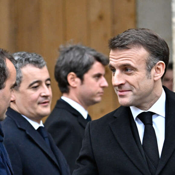 Éric Dupond-Moretti, garde des Sceaux, ministre de la Justice, Sébastien Lecornu, ministre des Armées de France, Gérald Darmanin, ministre de l'Intérieur et des Outre-mer, Gabriel Attal, Premierministre et le président de la République française Emmanuel Macron et sa femme la Première Dame Brigitte Macron - Cérémonie d'hommage national aux victimes françaises des attaques terroristes du 7 octobre en Israël dans la cour d'honneur de l'Hôtel national des Invalides, à Paris, France, le 7 février 2024.  ©Eric Tschaen/Pool/Bestimage 