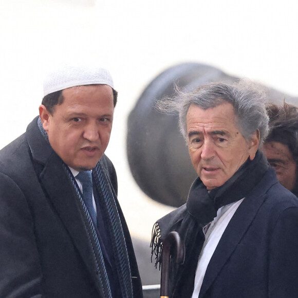 Hassen Chalghoumi, Bernard-Henri Lévy - Cérémonie d'hommage national aux victimes françaises des attaques terroristes du 7 octobre en Israël dans la cour d'honneur de l'Hôtel national des Invalides le 7 février 2024.  © Dominique Jacovides / Bestimage 