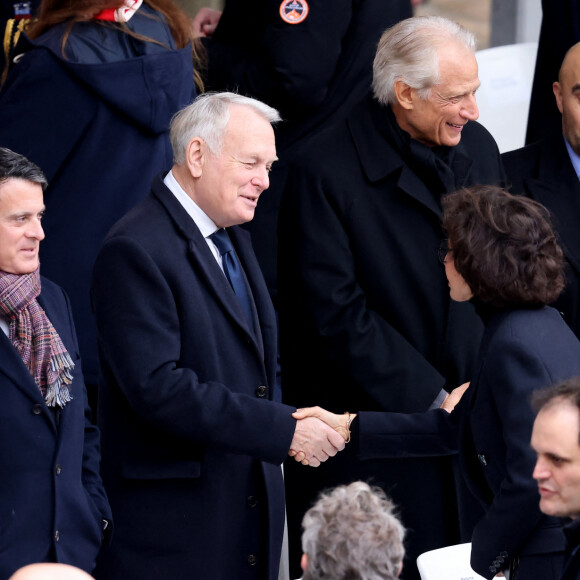 Edouard Philippe, Manuel Valls, Jean-Marc Ayrault, Dominique de Villepin et Rachida Dati, ministre de la culture - Cérémonie d'hommage national aux victimes françaises des attaques terroristes du 7 octobre en Israël dans la cour d'honneur de l'Hôtel national des Invalides, à Paris, France, le 7 février 2024. Quatre mois jour pour jour après les attentats terroristes qui ont frappé Israël et le peuple israélien et qui ont causé la mort de 42 de nos concitoyens. A ce jour, trois de nos compatriotes demeurent toujours disparus et présumés otages, et la France n'a de cesse d'oeuvrer avec ses partenaires pour leur libération. © Dominique Jacovides/Bestimage 