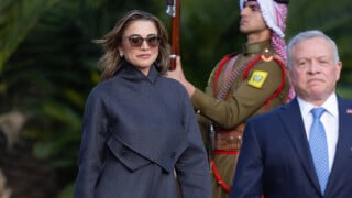 Rania de Jordanie dégaine un manteau ultra-classe pour le jubilé de son mari, une maman stylée en famille