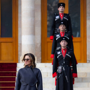 Rania de Jordanie a misé sur un look sobre mais stylé
La reine Rania de Jordanie pour l'anniversaire des 25 ans d'accession au trône du roi Abdallah. Amman, le 7 février 2024