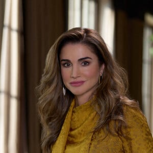 Portrait officiel de la reine Rania de Jordanie pour son anniversaire (52 ans) à Amman réalisé le 23 août 2022. La reine est née un 31 août. 