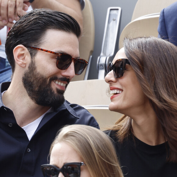 Très complices, ils mènent une vie paisible loin des paillettes
Sofia Essaïdi et son compagnon Adrien Galo - People dans les tribunes lors des Internationaux de France de Tennis de Roland Garros 2022 à Paris le 29 mai 2022. © Cyril Moreau/Bestimage