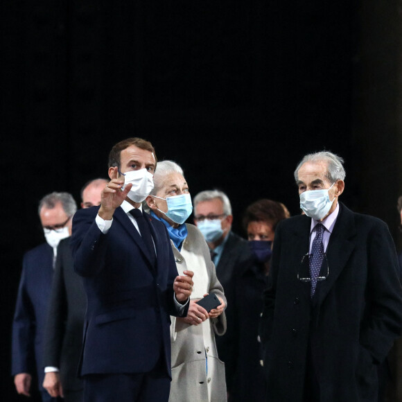 Le Président de la république, Emmanuel Macron, le premier ministre Jean Castex, Robert Badinter et Elisabeth Badinter durant la Commémoration du quarantième anniversaire de l'abolition de la peine de mort, au Panthéon à Paris, France, le 9 octobre 2021. © Stéphane Lemouton / Bestimage