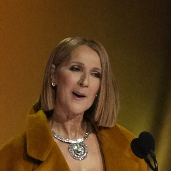 Céline Dion a fait une apparition surprise avec ses trois fils. 
Celine Dion remet le prix de l'Album de l'année à Taylor Swoft - Grammy Awards, Los Angeles. Photo by Robert Hanashiro-USA Today/SPUS/ABACAPRESS.COM