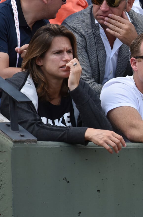 Amélie Mauresmo enceinte - People dans les tribunes des Internationaux de France de tennis de Roland Garros le 30 mai 2015. 