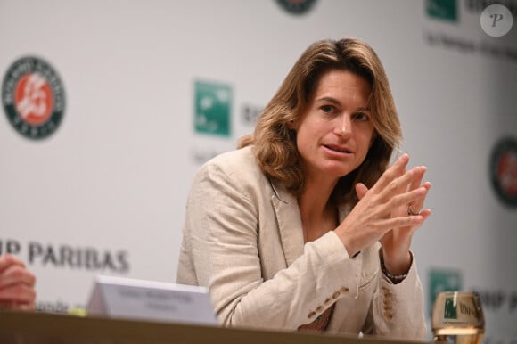 Amélie Mauresmo participe à la conférence de presse de la nouvelle édition du tournoi de Roland Garros (22 mai - 5 juin 2022) à Paris, le 16 mars 2022. © FFT / Panoramic / Bestimage 