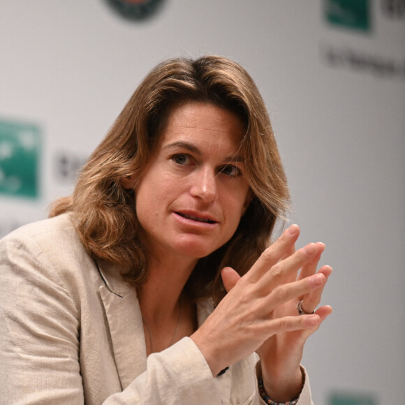 Amélie Mauresmo participe à la conférence de presse de la nouvelle édition du tournoi de Roland Garros (22 mai - 5 juin 2022) à Paris, le 16 mars 2022. © FFT / Panoramic / Bestimage 