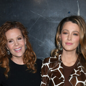 A quelques heures de la clôture de l'évènement, le 13 février 2024, Michael Kors a mis les petits plats dans les grands.
Robyn Lively et Blake Lively - Défilé Michael Kors, collection automne-hiver 2024, au 101 Seventh Avenue. New York. Le 13 février 2024.