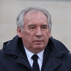 François Bayrou - Hommage national à Robert Badinter devant le ministère de la Justice sur la place Vendôme à Paris le 14 février 2024. L'ancien garde des Sceaux, artisan de l'abolition de la peine de mort, est décédé vendredi dernier à l'âge de 95 ans. © Dominique Jacovides/Bestimage 