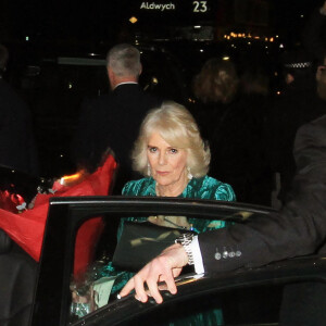 La reine consort a assisté à une soirée mettant à l'honneur l'oeuvre de William Shakespeare, au Grosvernor Hotel à Londres
Camilla Parker Bowles, reine consort d'Angleterre, et les invités à la sortie d'une soirée mettant à l'honneur l'oeuvre de William Shakespeare, au Grosvernor Hotel à Londres, le 14 février 2024. 