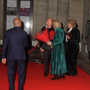 Camilla Parker Bowles, reine consort d'Angleterre, et les invités à la sortie d'une soirée mettant à l'honneur l'oeuvre de William Shakespeare, au Grosvernor Hotel à Londres, le 14 février 2024. 