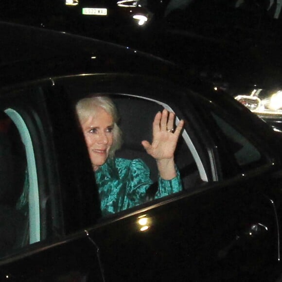 Camilla Parker Bowles, reine consort d'Angleterre, et les invités à la sortie d'une soirée mettant à l'honneur l'oeuvre de William Shakespeare, au Grosvernor Hotel à Londres, le 14 février 2024. 