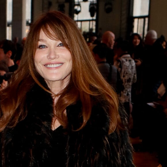 Carla Bruni - Sarkozy - People au défilé haute couture Zuhair Murad au palais de Tokyo à Paris, France, le 24 janvier 2024. © Christophe Clovis / Bestimage 