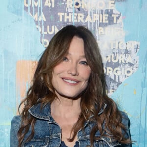 Sur son compte Instagram désormais, Carla Bruni montre sans complexe ses mammographies 
Exclusif - Carla Bruni-Sarkozy - Backstage - Enregistrement de l'émission "La fête de la Chanson française" au Dôme à Paris, présentée par L.Thilleman et A.Manoukian, et diffusée le 22 décembre sur France 3 © C.Clovis-P.Perusseau / Bestimage 