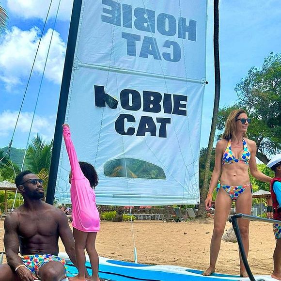 "Je crois que je me suis cognée à toutes les chaises qui allaient du point où j'étais au point où il était. J'étais tellement stressée."
Ariane Brodier en famille en Guadeloupe. Instagram. Le 2 juillet 2023.