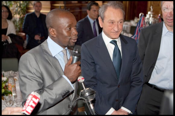 Claude Makélélé, Bertrand Delanoë, Robin Leproux à la mairie de Paris. 2010.