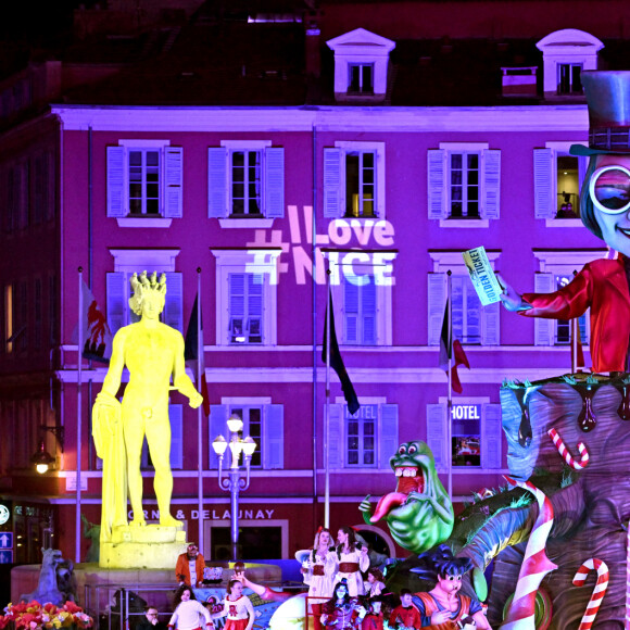 Le char Pop-Tarts durant le premier corso carnavalesque illuminé du Carnaval de Nice 2024 "Roi de la Pop Culture", le 17 février 2024.