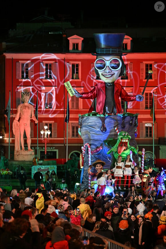 Le char Pop-Tarts durant le premier corso carnavalesque illuminé du Carnaval de Nice 2024 "Roi de la Pop Culture", le 17 février 2024.