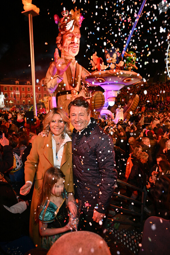 Christian Estrosi, le maire de Nice, sa femme, Laura Tenoudji Estrosi qui fête ses 48 ans, et leur fille Bianca durant le premier corso carnavalesque illuminé du Carnaval de Nice 2024 "Roi de la Pop Culture", le 17 février 2024.