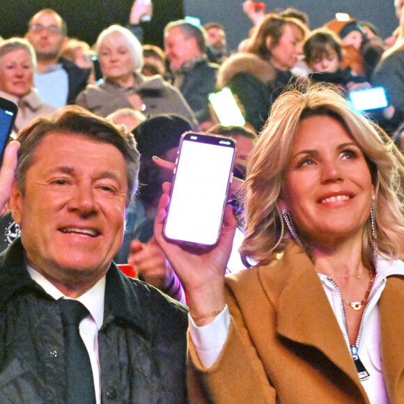 Christian Estrosi, le maire de Nice, et sa femme, Laura Tenoudji Estrosi qui fête ses 48 ans, utilisent l'application téléphonique qui transforme le téléphone portable en lumière connéctée permettant de réaliser des effets lumineux avec la complicité du public, durant le premier corso carnavalesque illuminé du Carnaval de Nice 2024 "Roi de la Pop Culture", le 17 février 2024.