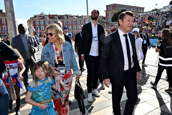 Christian Estrosi, le maire de Nice, sa femme, Laura Tenoudji Estrosi qui fête ses 48 ans, et leur fille Bianca durant le défilé d'ouverture du Carnaval de Nice 2024 "Roi de la Pop Culture", le 17 février 2024.