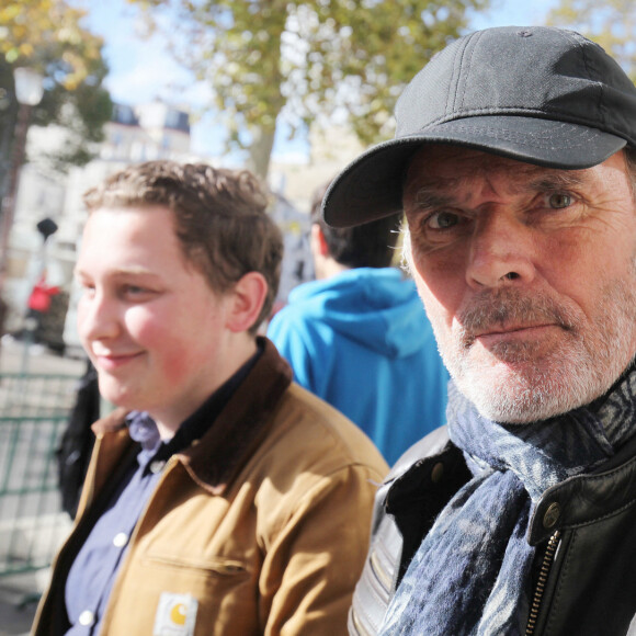 Laurent Baffie et Annie Cordy n'ont "jamais cessé de prendre" de ses nouvelles.
Exclusif - Laurent Baffie - Les invités de l'émission des "Grosses Têtes" à la sortie des studios RTL à Neuilly-sur-Seine, le 20 octobre 2023. © Jonathan Rebboah / Panoramic / Bestimage