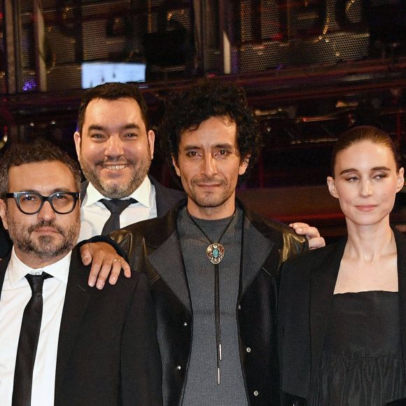 Mais c'est un autre détail qui a captivé les foules !
Laura Gomez, Ramiro Ruiz, Gerardo Gatica, Alonso Ruizpalacios, Ivan Orlic, Raul Briones, Rooney Mara, Anna Diaz et Lauren Mann - Tapis rouge du film "La Cocina" lors du 74e Festival International du Film de Berlin, La Berlinale. Le 16 février 2024. © Imago / Panoramic / Bestimage