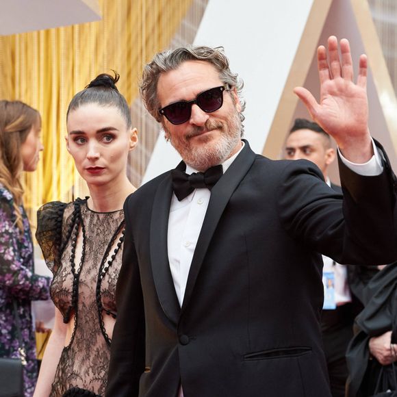 Encore une bonne nouvelle pour la comédienne.
Joaquin Phoenix et sa compagne Rooney Mara arrivent à la cérémonie des Oscars au Hollywood and Highland à Los Angeles. © AMPAS/Zuma Press/Bestimage