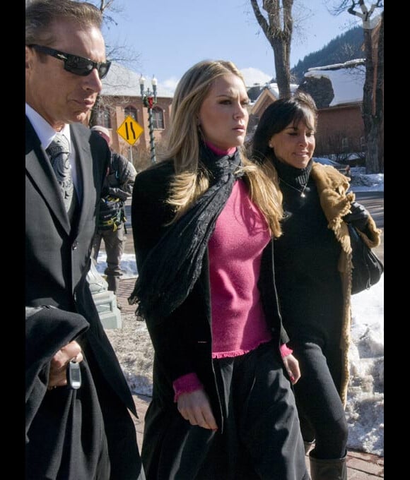 La femme de Charlie Sheen, Brooke Mueller arrive au tribunal d'Aspen le 8 février 2010