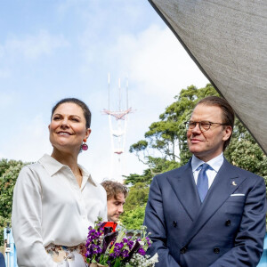 La princesse Victoria de Suède et le prince Daniel posent devant le Pont du Golden Gate à San Francisco le 19 février 2024. 