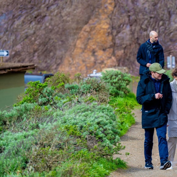 La princesse Victoria de Suède et le prince Daniel posent devant le Pont du Golden Gate à San Francisco le 19 février 2024. 