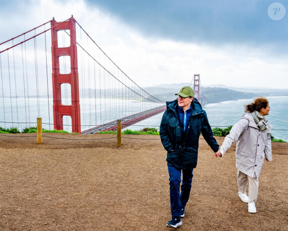 Les parents d'Estelle et Oscar se sont tenus la main !
La princesse Victoria de Suède et le prince Daniel posent devant le Pont du Golden Gate à San Francisco le 19 février 2024. 